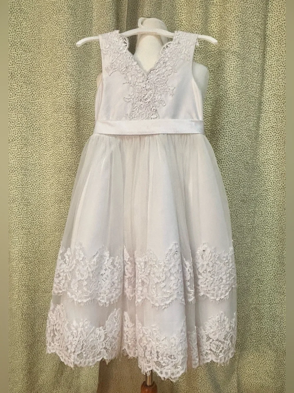 Elegant White Lace & Tulle Girls' Formal Dress